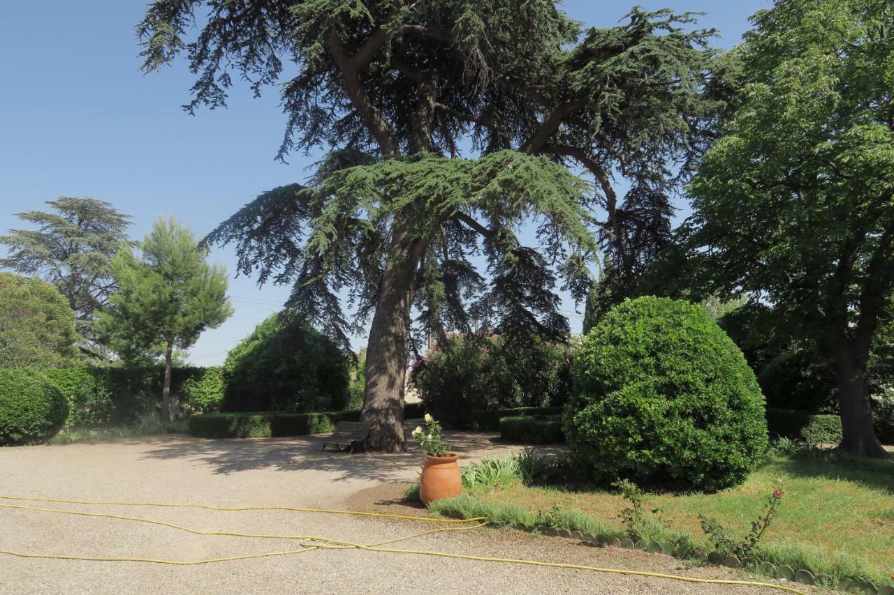 Le Domaine De Fraissinet Bed & Breakfast Ouveillan Екстериор снимка