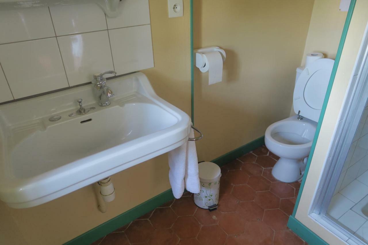Le Domaine De Fraissinet Bed & Breakfast Ouveillan Екстериор снимка